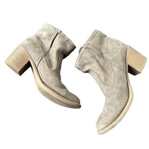 Qupid Women's Taupe Suede Almond Toe Block Heel Pull On Ankle Booties Size 8
